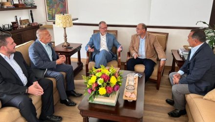 embajador estadounidense James Story