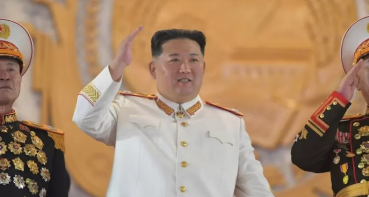 El desafiante discurso de Kim Jong-un en el gran desfile militar donde mostró misiles nucleares prohibidos 1 Kim Jong-un