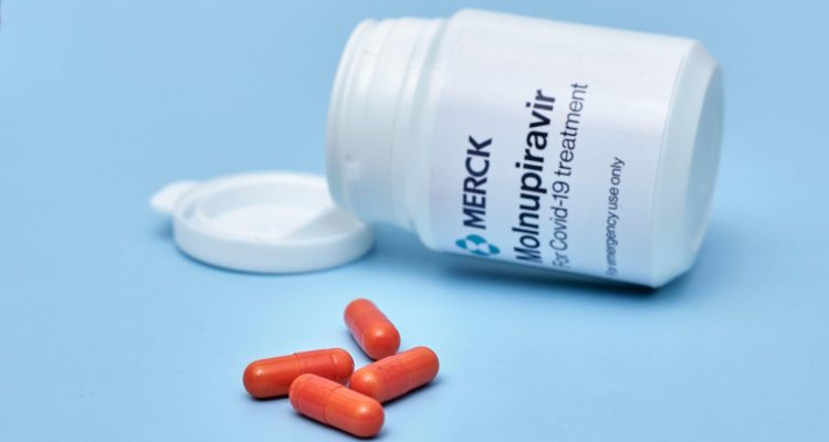 El fármaco molnupiravir elimina el virus activo de la covid en tres días 1 farmaco Molnupiravir