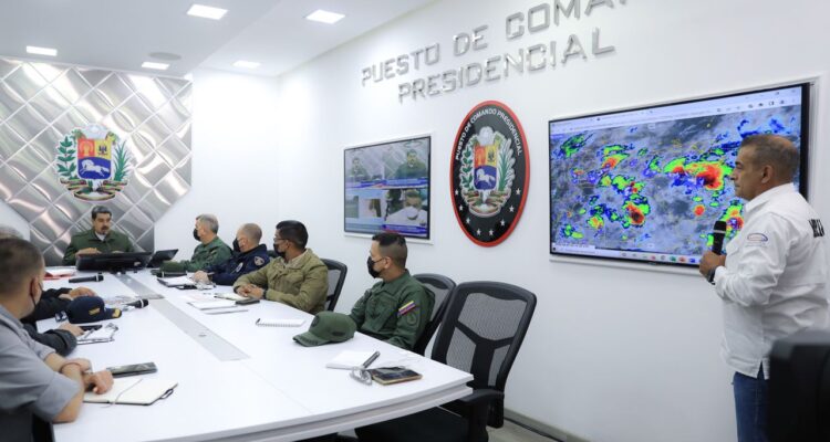 Maduro activó un Fondo Especial para la Atención de Emergencias por el temporal de lluvias que azota Venezuela 1 maduro