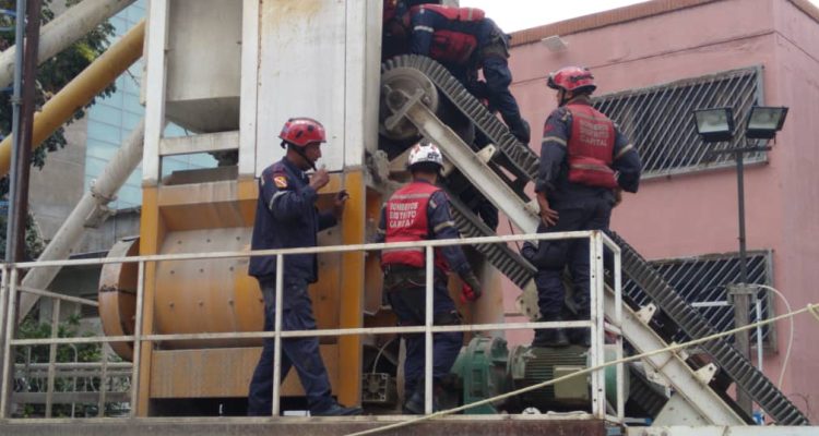 Hombre murió triturado por una tolva en una construcción 1 tolva