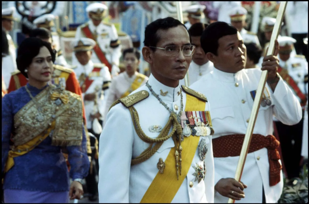 Rey Bhumibol Adulyadej Rama IX de Tailandia ALEX BOWIE