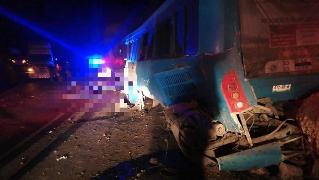 Al menos 13 muertos y 20 heridos en accidente de autobús en México 2 México