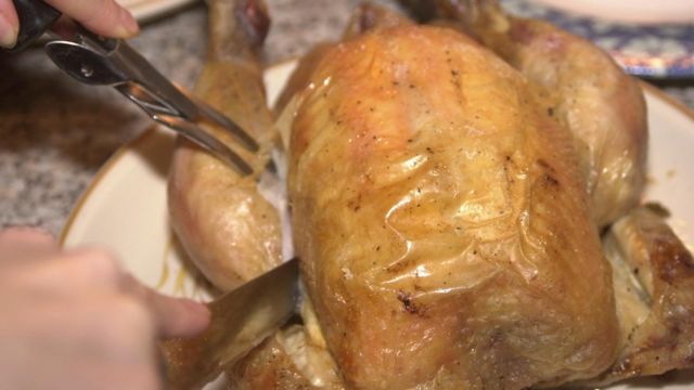 Los peligros de lavar el pollo: cómo evitar una intoxicación alimentaria 2 124834207 hi000164977
