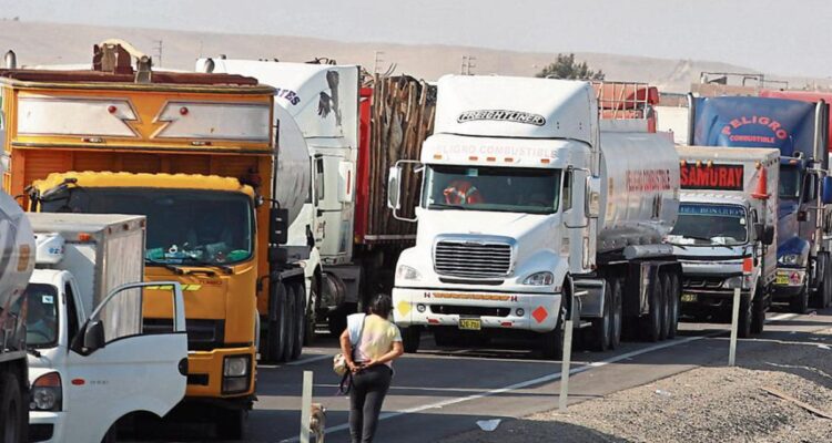 35% del transporte venezolano de carga pesada «está paralizado» por falta de combustible y repuestos 1 transporte de carga pesada