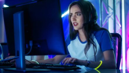 female gamers 1100x619 1