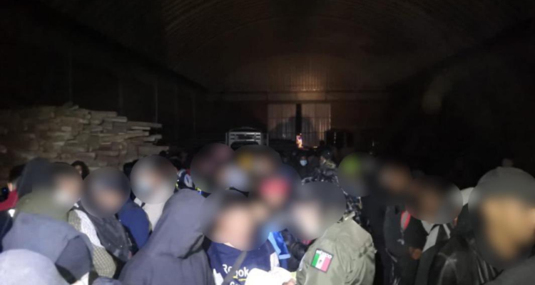Hallan a 225 migrantes dentro de bodega en Estado de México 1 mexico