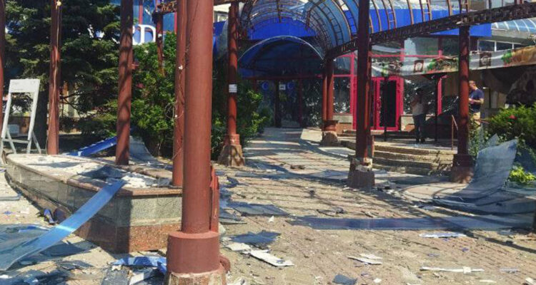 Ucrania bombardeó el centro de Donetsk 1 6304a39659bf5b33d97caad0
