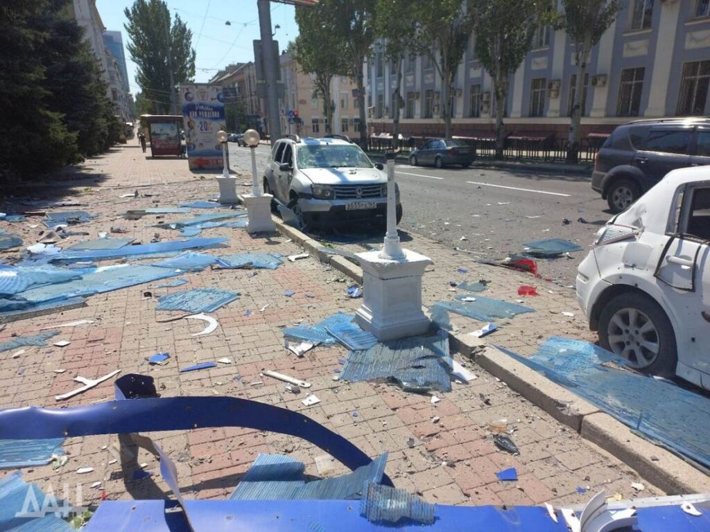 Ucrania bombardeó el centro de Donetsk 2 6304a7fbe9ff7109c11d1729