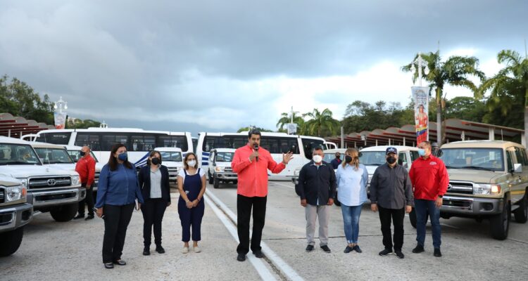 Presidente Maduro: 95% de los hogares deberá recibir agua potable por tubería para diciembre 1 maduro
