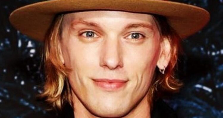Jamie Campbell Bower, estrella de Stranger Things comentó: «Cometí muchos errores en mi vida, pero cada día es una oportunidad para volver a empezar» 1 Jamie
