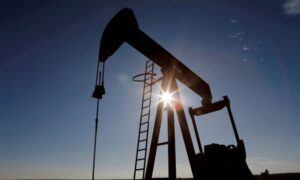 Caen precios del petróleo tras levantamiento temporal de sanciones de EE. UU. a Venezuela 2 petroleo 1000x600 1