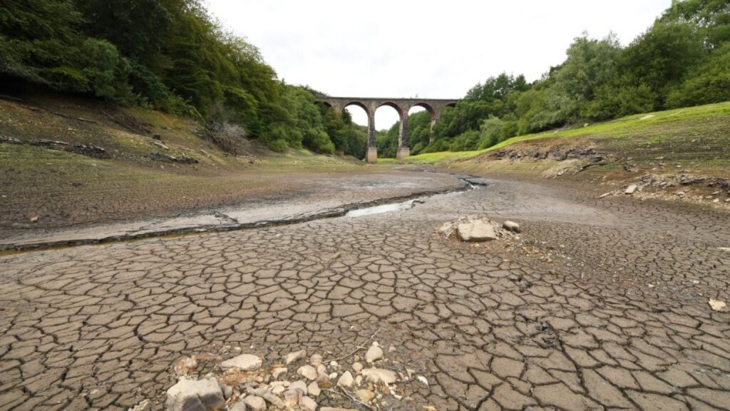 Organización Meteorológica Mundial declaró oficialmente el inicio de las condiciones para fenómeno de El Niño 2 una buena parte de inglaterra declarada en estado de sequia 108113