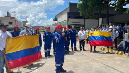 trabajadores presentan informacion actual de la situacion de monomeros