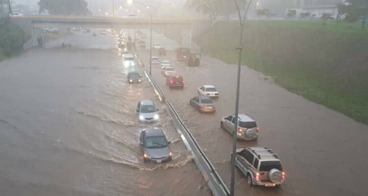 Caracas colapsada por las lluvias