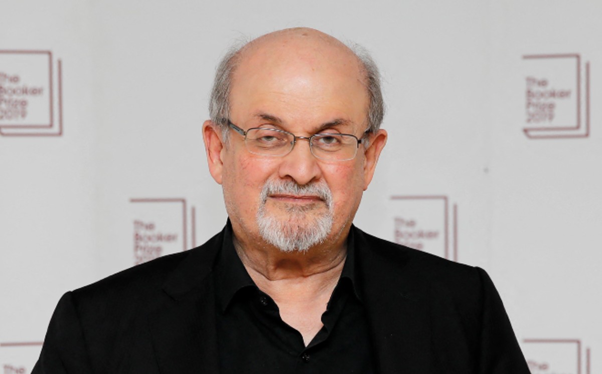 Escritor Salman Rushdie Quedó Ciego En Un Ojo Y Una Mano Incapacitada ...