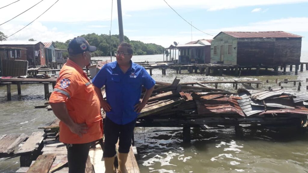 Protección Civil Zulia se mantiene en alerta ante las fuertes lluvias en la región 3 WhatsApp Image 2022 10 15 at 10.59.21 AM 1