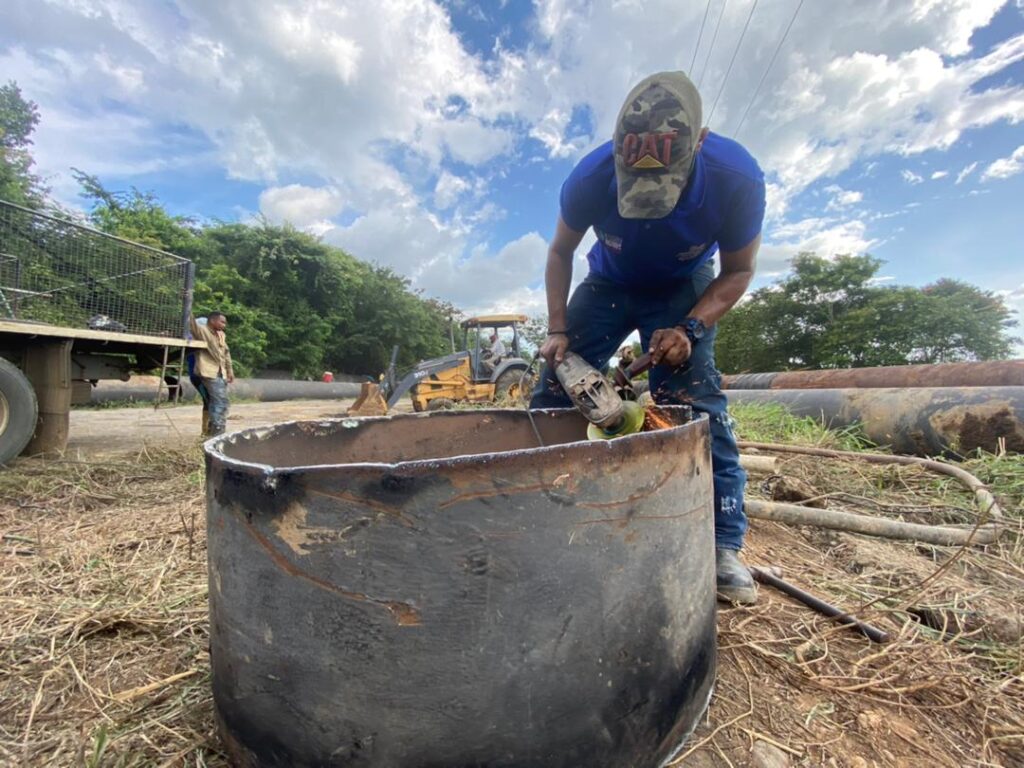 Hidrolago sustituyó 48mts de tubería para mejorar servicio hídrico a cuatro municipios la Costa Oriental del Lago 3 WhatsApp Image 2022 10 17 at 3.21.33 PM