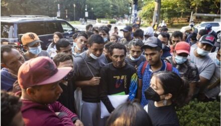 Migrantes buses 696x404 1