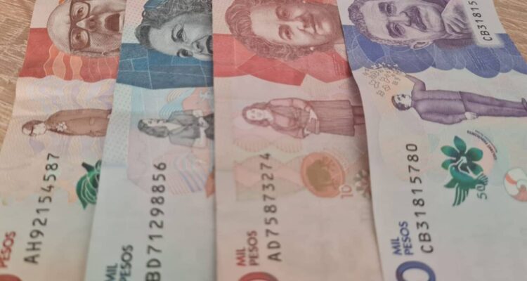 Pesos Colombianos