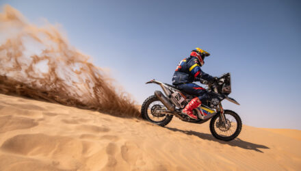 NICOLAS CARDONA SUPERA LAS DUNAS DEL EMPTY QUARTER Foto Victor Costa