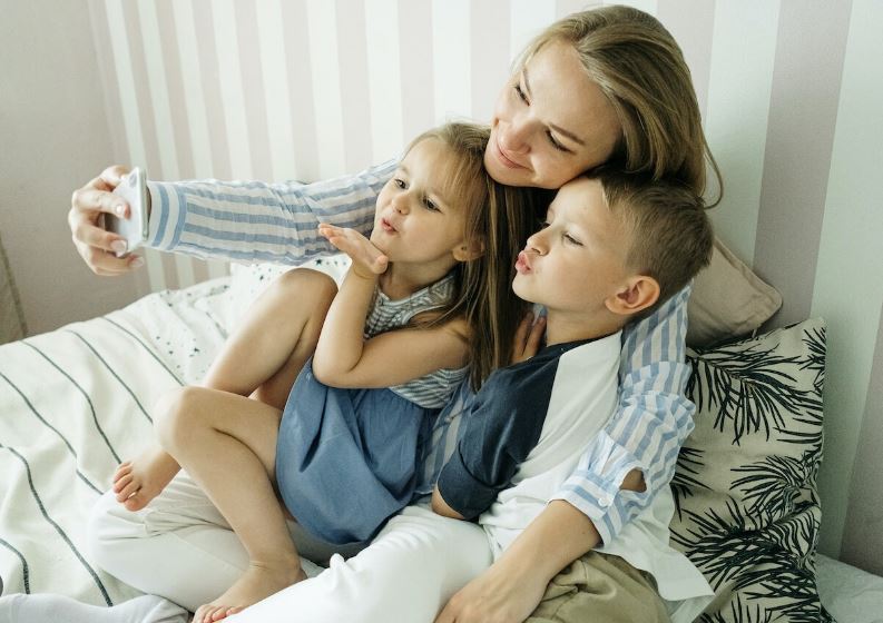 Francia trabaja en ley para prohibir a los padres publicar las fotos de sus hijos 2 Fotos Francia