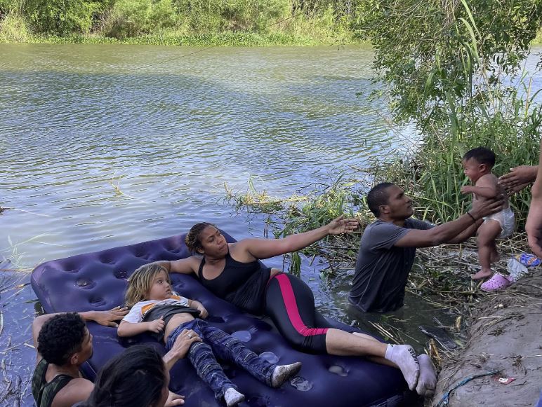 Migrantes en México se lanzaron al río Bravo para llegar a Estados Unidos 2 Migrantes rio