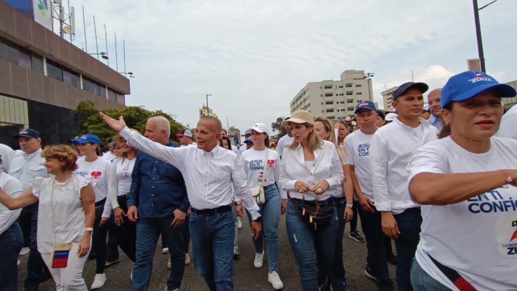 Rosales en Caminata de Jesús de la Misericordia: «Encomiendo al Zulia y a Venezuela para lograr el camino de la paz y prosperidad» 3 WhatsApp Image 2023 04 16 at 6.20.15 PM 2