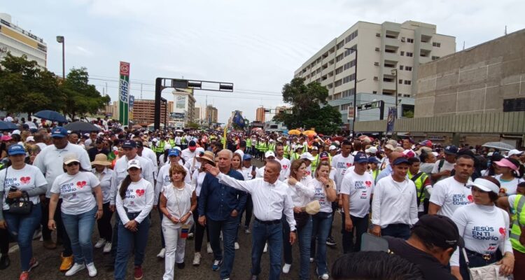 Rosales en Caminata de Jesús de la Misericordia: «Encomiendo al Zulia y a Venezuela para lograr el camino de la paz y prosperidad» 1 WhatsApp Image 2023 04 16 at 6.20.15 PM