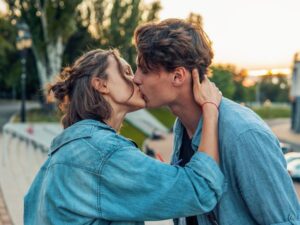 Cuáles son los signos del zodiaco que mejor besan 2 Beso