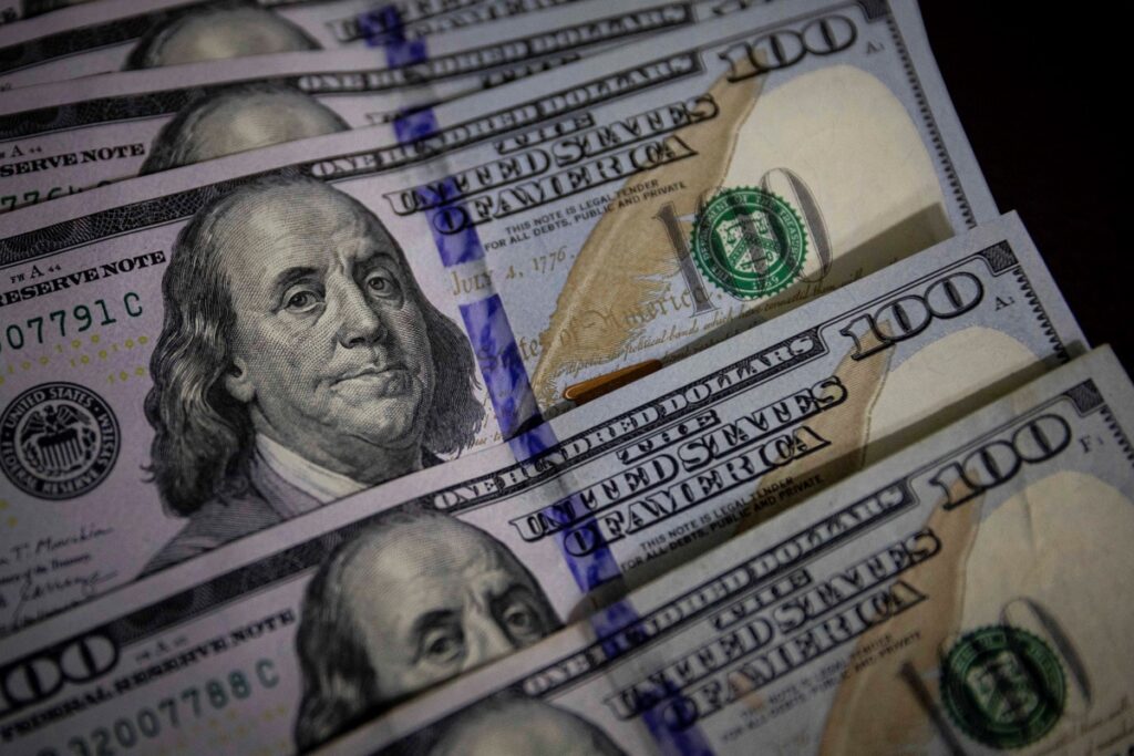 Dolares