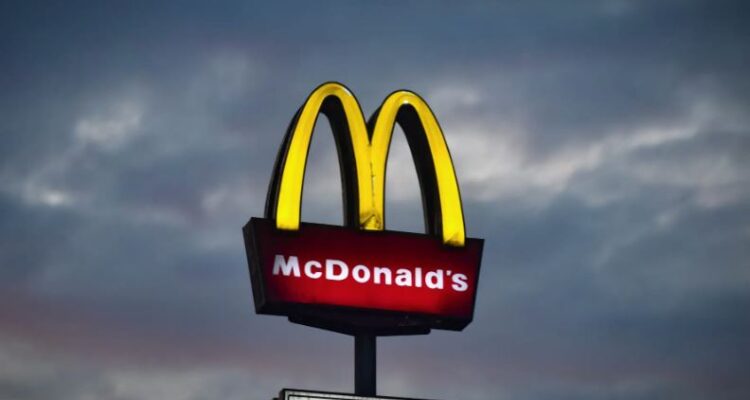 Multaron a McDonald’s por tener a dos niños trabajando hasta la madrugada en Estados Unidos 1 MacDonal‘s