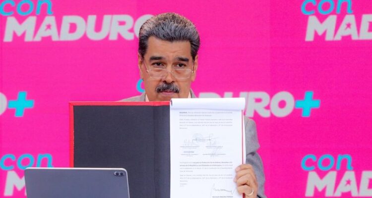 Maduro firma ley 1 800x500 1