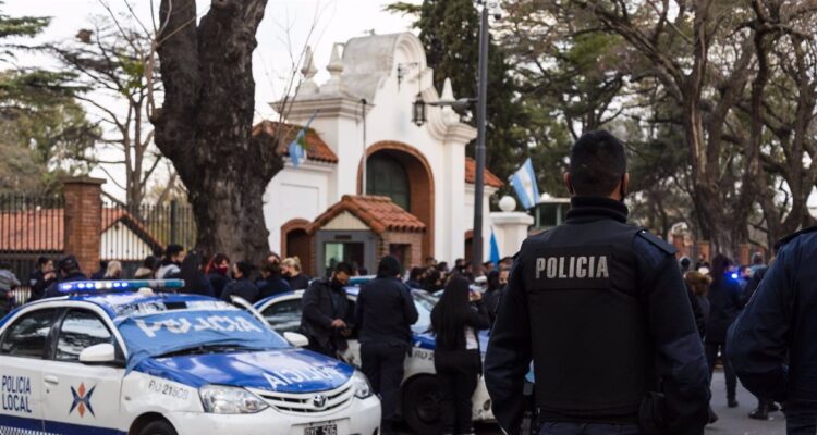 Hallaron muerta a periodista que denunció abusos en Argentina 1 Policia argentina