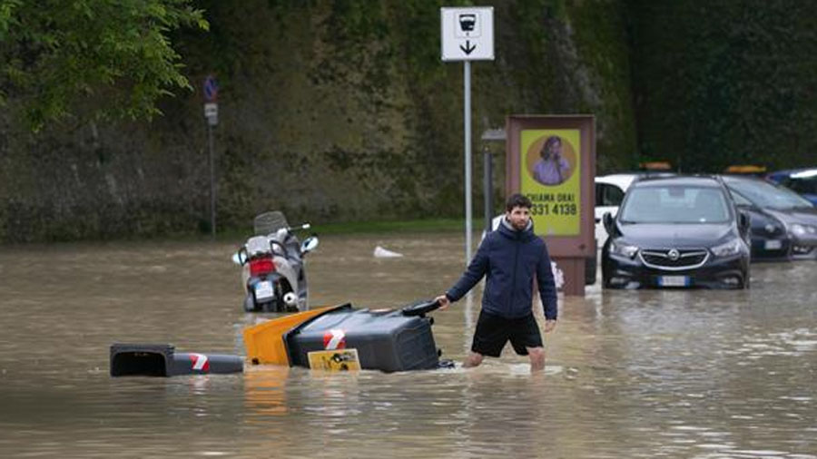 fuertes inundaciones en italia dejaron 9 muertos y 20 mil evacuados 6595