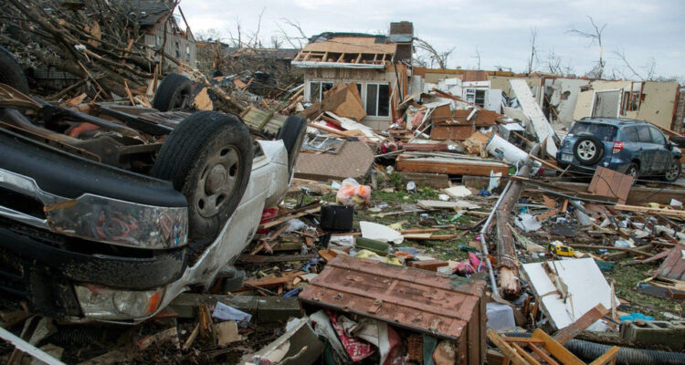 Al menos cuatro muertos dejó el paso de tornados y tormentas en el este de EE. UU. 1 AzqTVX73 Tornado