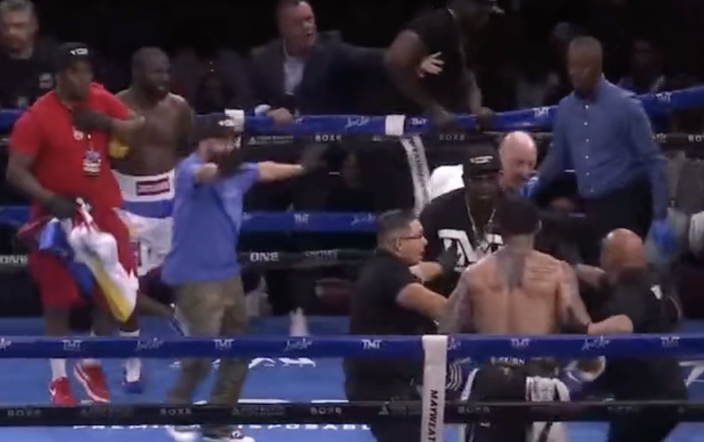 Pelea De Exhibición De Floyd Mayweather Termina En Trifulca Dentro Y Fuera Del Ring Videos 