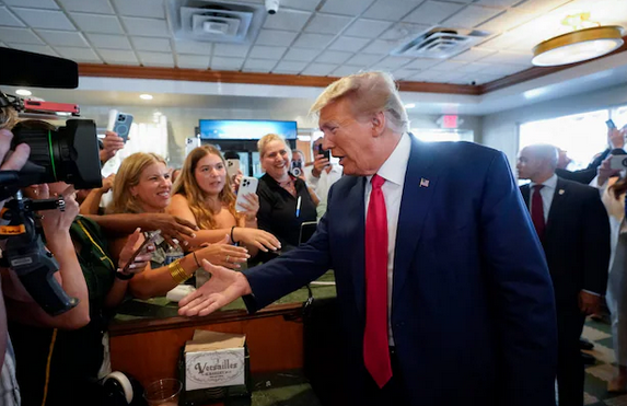 Trump fue arrestado en Miami, se declaró inocente de todos los cargos, lo soltaron y reinició su campaña electoral 4 Captura de pantalla 2023 06 14 a las 12.06.45