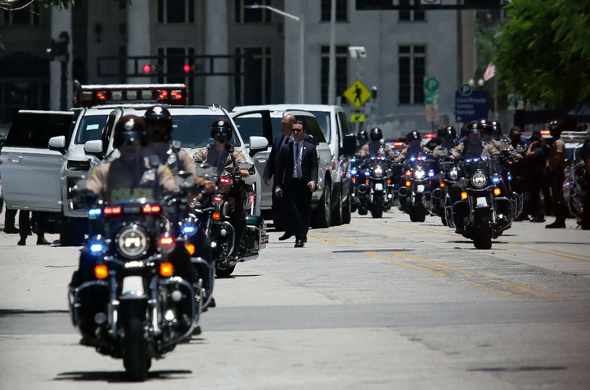 Trump fue arrestado en Miami, se declaró inocente de todos los cargos, lo soltaron y reinició su campaña electoral 6 Captura de pantalla 2023 06 14 a las 12.34.23
