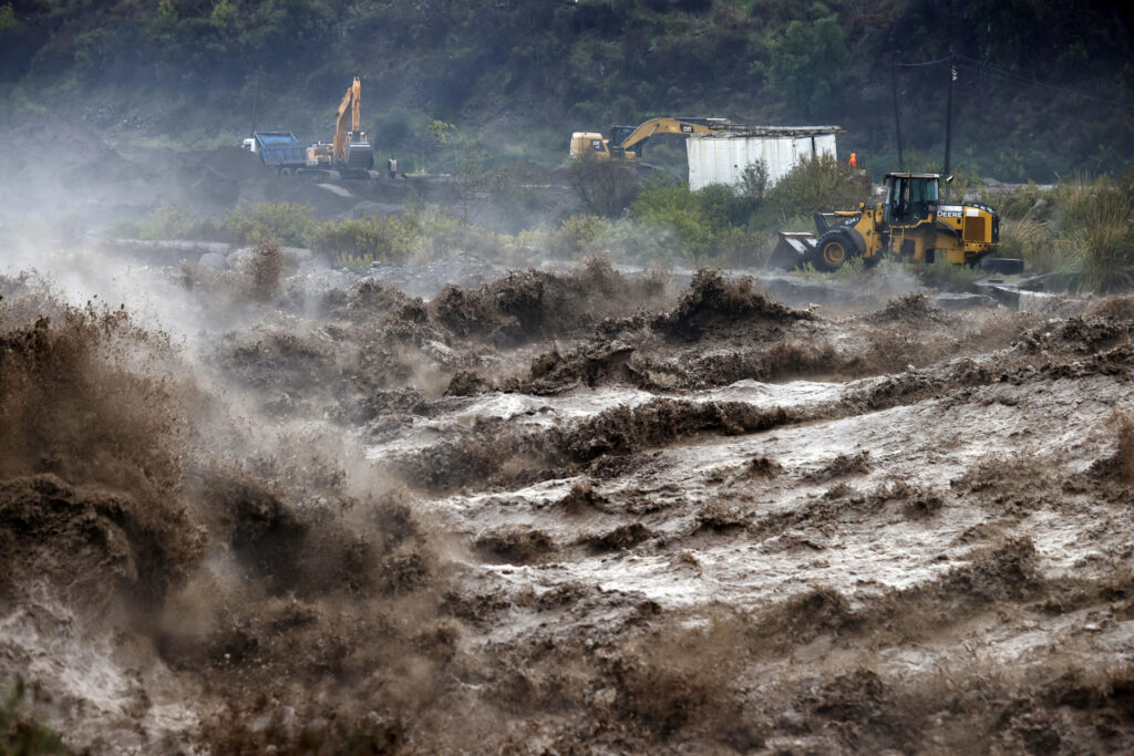 Dos muertos, seis desaparecidos y miles de chilenos aislados por lluvias torrenciales 3 Chile lluvias