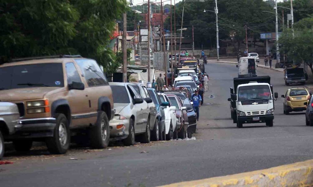 Colas para la gasolina