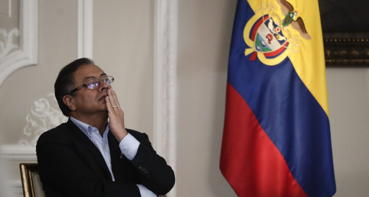 Comisión de Congreso abrió investigación previa a Petro por supuesta financiación irregular 1 Gustavo Petro