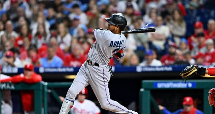 Luis Arráez extendió su racha de juegos con hits contra los Bravos 1 Luis Arraez scaled 1