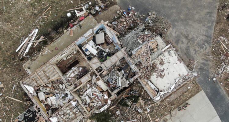 Un tornado arrasó localidad de Texas y mató a tres personas 1 Tornado