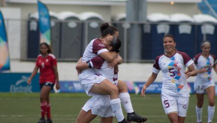 Vinotinto femenina