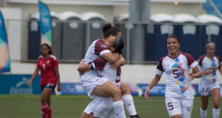 Vinotinto femenina