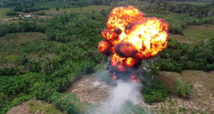 fanb destruye embarcacion y equipamiento logistico de grupos de mineria ilegal en amazonas 8039