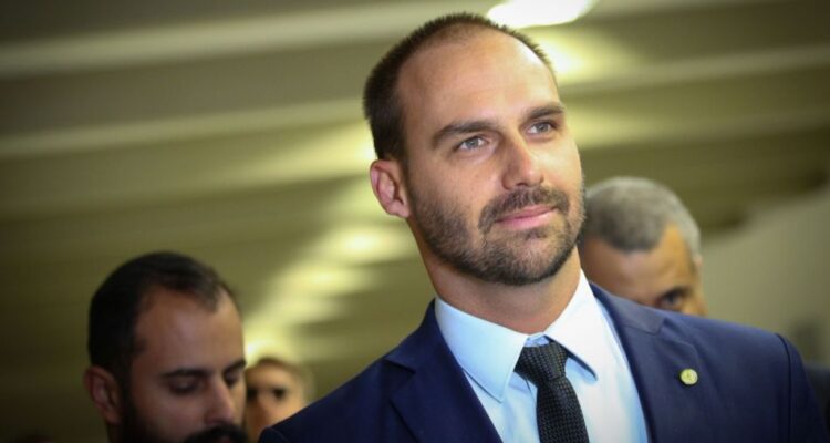 Gobierno de Brasil investigará a un hijo de Bolsonaro por apología a la violencia 1 Bolsonaro hijo