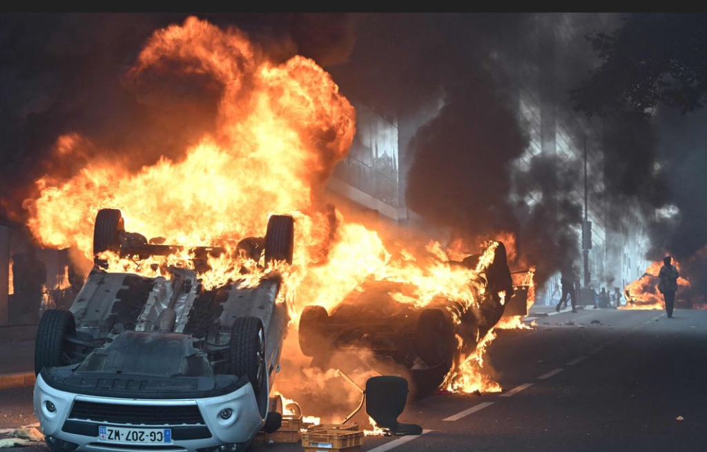 Descienden los disturbios en Francia tras noche con 20 detenidos 2 disturbios