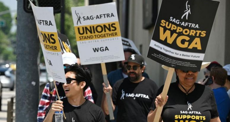 Hollywood | El sindicato de actores se suma al de guionistas en una huelga que paralizará la industria del cine y la televisión en EE. UU. 1 Captura de pantalla 2023 07 14 a las 9.32.20